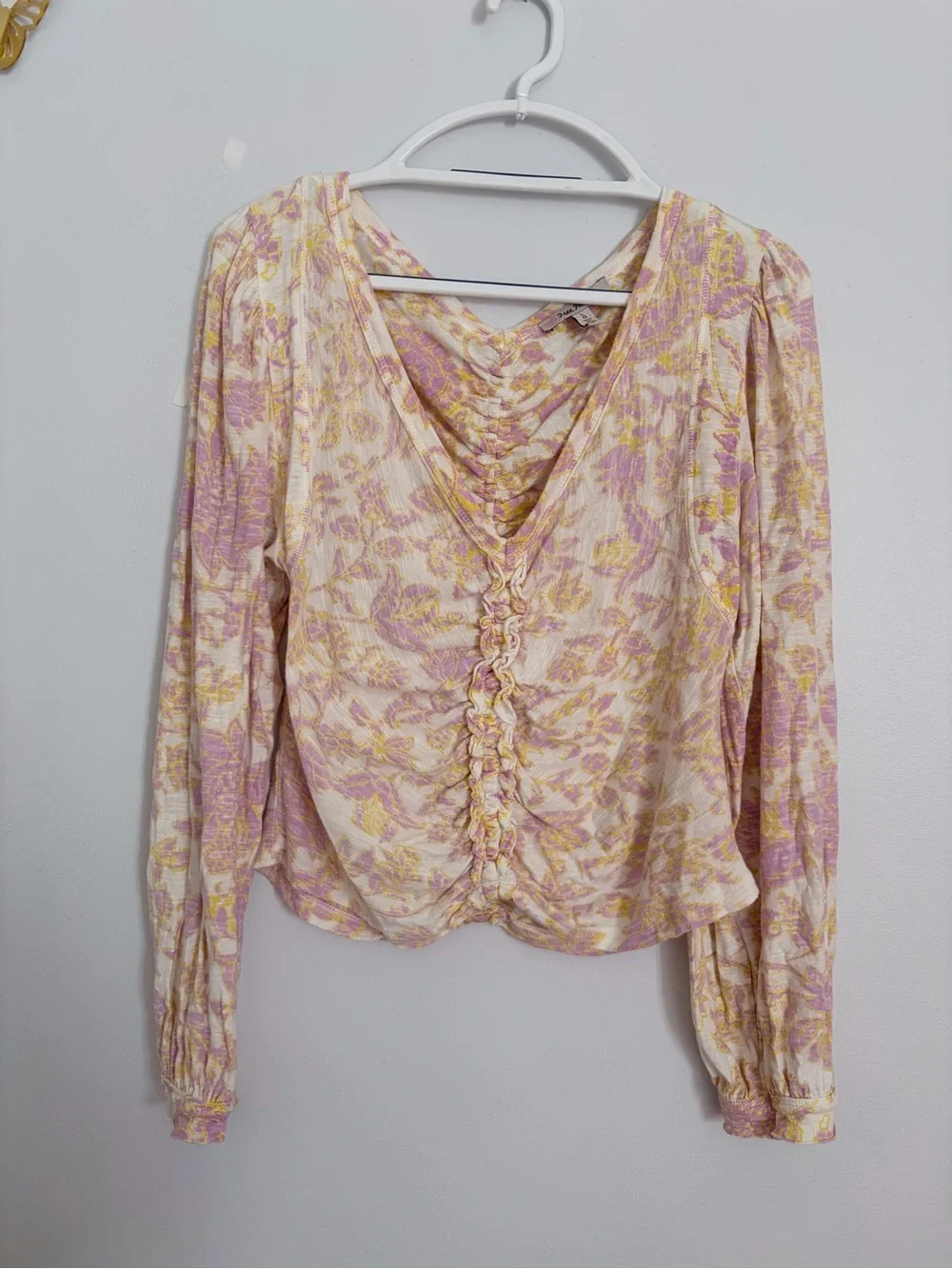 Free People Ruched V-Neck Floral Long-Sleeve Top - Pink & Cream Sz L